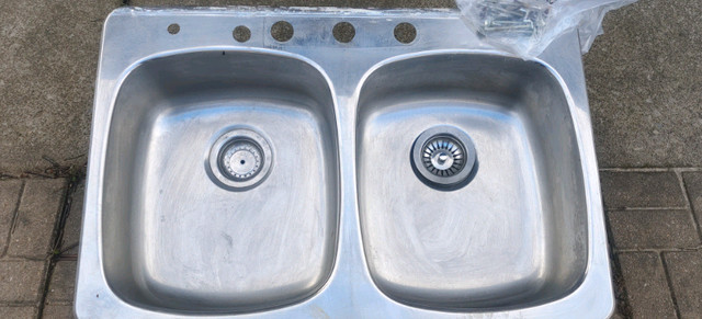 Double bowl kitchen sink, drop-in in Kitchen & Dining Wares in St. Catharines - Image 2