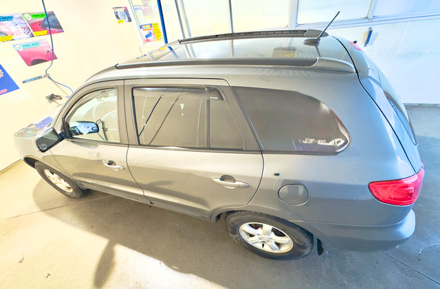 Hyundai Santa Fe 2009 in Cars & Trucks in City of Toronto - Image 2