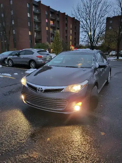 Toyota Camry/Avalon XLE Car in very good overall condition. A few small scratches on the body, but t...