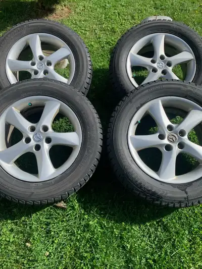 Je vends cet ensemble de quatre pneus d'hiver Yokohama IceGuard IG51v montés sur des jantes en allia...