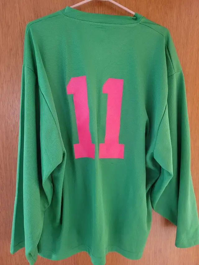 Hockey Practice Jerseys, Cards, Bauer Cage in Hockey in Winnipeg - Image 2