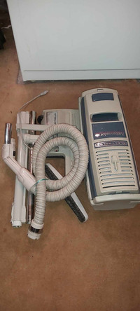 Electrolux Vacuum Cleaner - like new ! 