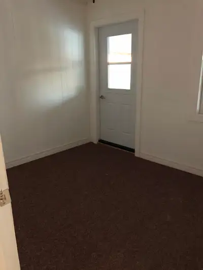 Three student rooms for rent in a comfortable student rental home. Laundry onsite, lots of parking,...
