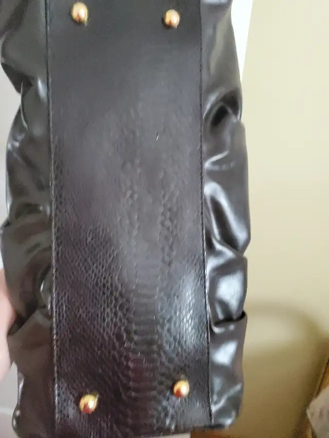 Woman hand bag  in Women's - Bags & Wallets in Oshawa / Durham Region - Image 6