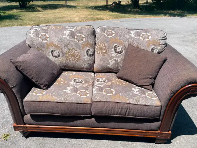 Couch and Love seat in Couches & Futons in Belleville - Image 3