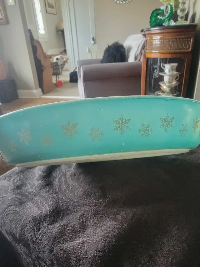 Vintage Pyrex snowflake, fireking and caldor ovenware in Kitchen & Dining Wares in Oshawa / Durham Region - Image 4