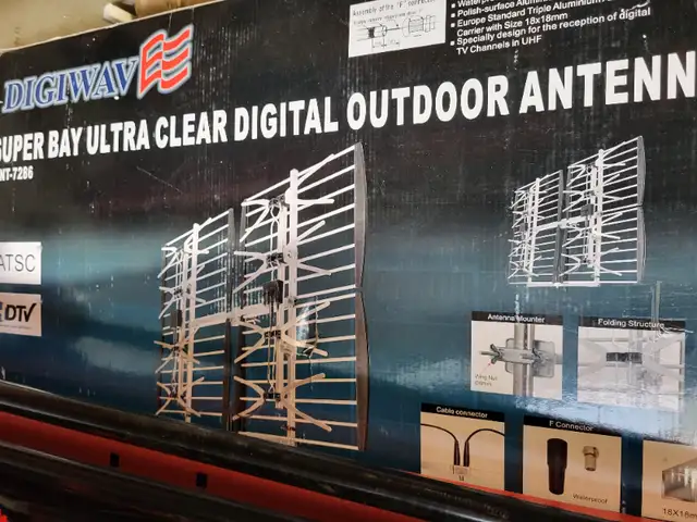 Digiwave ANT7286 8 Bay Ultra Clear Digital Outdoor Antenna in Video & TV Accessories in Gatineau - Image 2