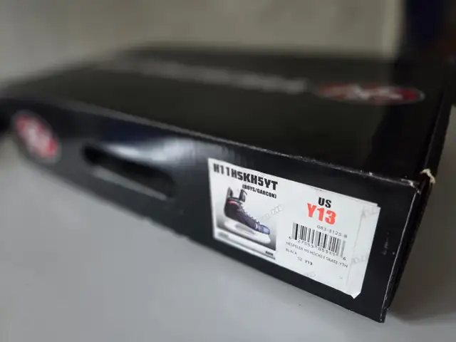 Hockey skates Youth size 13 in Skates & Blades in Markham / York Region - Image 6