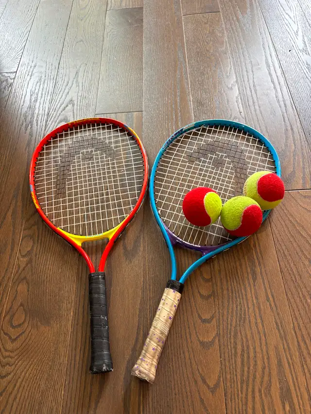 2 kids tennis racquets with tennis balls