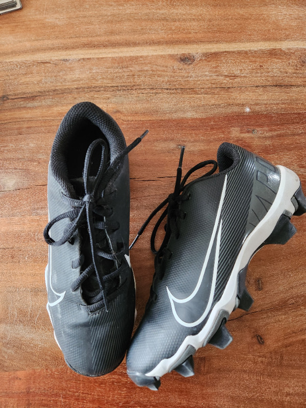 Nike Football Cleats - Size 4Y in Football in Winnipeg