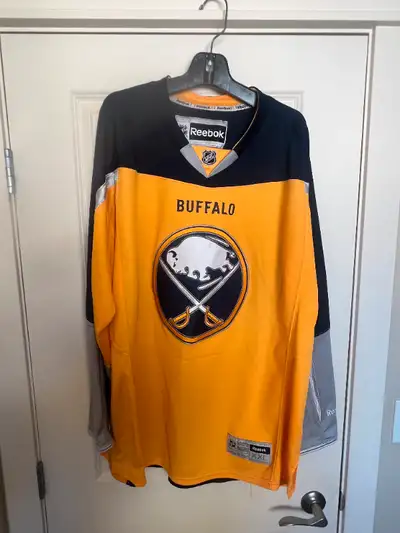 Reebok NHL Buffalo Sabres jersey, good clean conditon, Size XXL but i think fits smaller. you can tr...