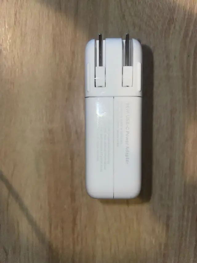Apple 96 watt charger in Cables & Connectors in Ottawa - Image 3