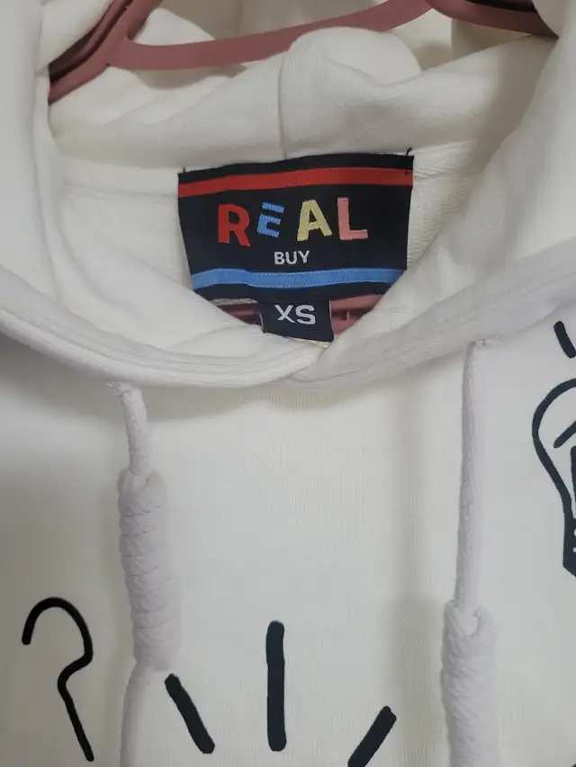 REAL BUY SWEATER XS BRAND NEW $40 Total63735875335681123