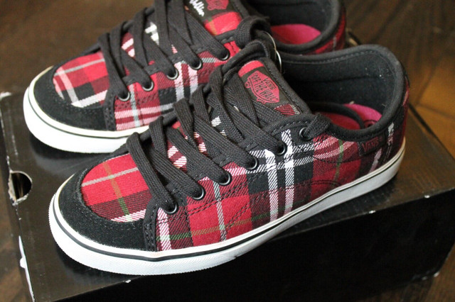 Vans Women’s DD-66 Red Plaid, size 5 -NEW in Women's - Shoes in City of Toronto