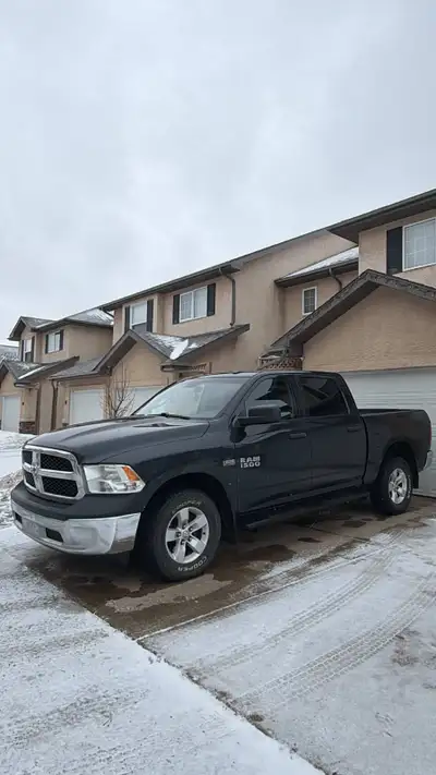 2016 Dodge Ram 1500 Crew Cab V8 5.7 Hemi Only 4400 engine hours No accidents No hemi tick No issues...