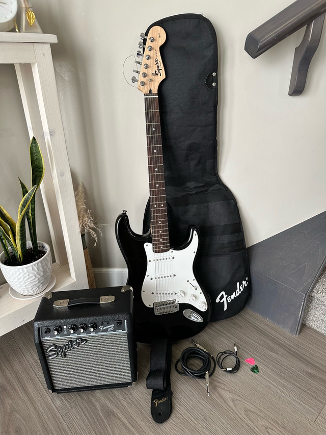 Excellent like new Electric Guitar with amp, gig bag in Guitars in Calgary
