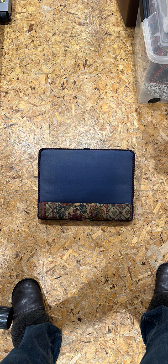 Padded Stand For Book, Tablet, Ipad in iPad & Tablet Accessories in Ottawa