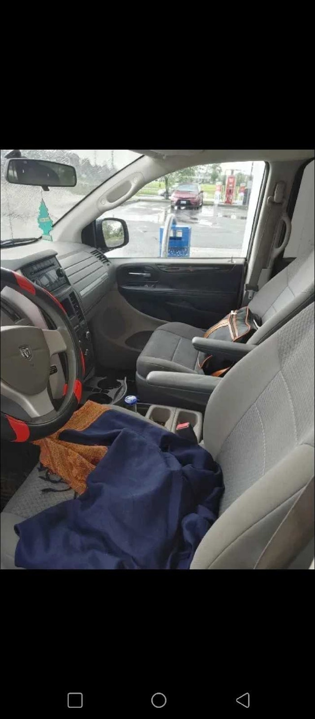 2010 Dodge Grand Caravan — photo 3