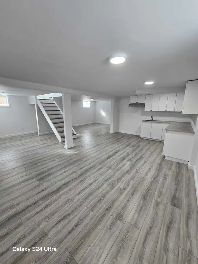 Appartement 2chambres a coucher Rénové en Loft de style ouvert.