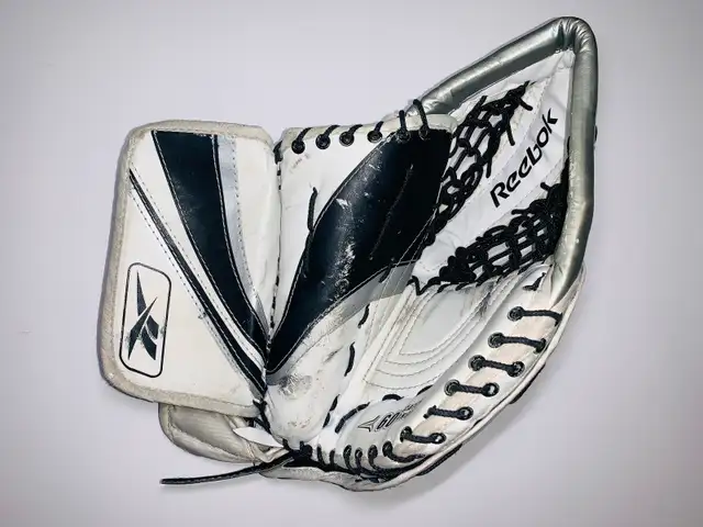 REEBOK RBK-ENSEMBLE GARDIEN DE BUT/HOCKEY GOALER PADS (C036) in Hockey in City of Montréal - Image 9