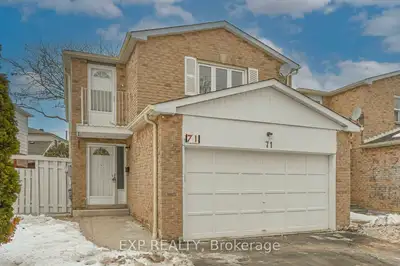 Private Room on Main Floor / 1st floor of Detached House