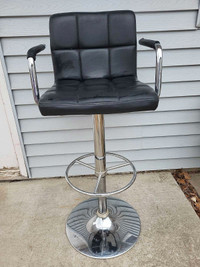 Salon Chair Adjusts to H32" (gently loved) $40.00
