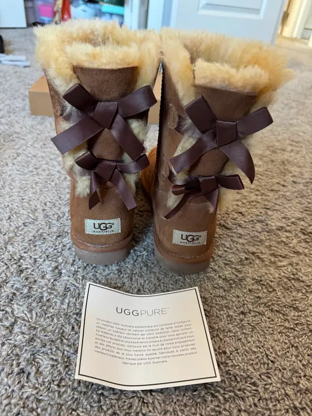 Women's Uggs with Bailey Bow - US Size 9
