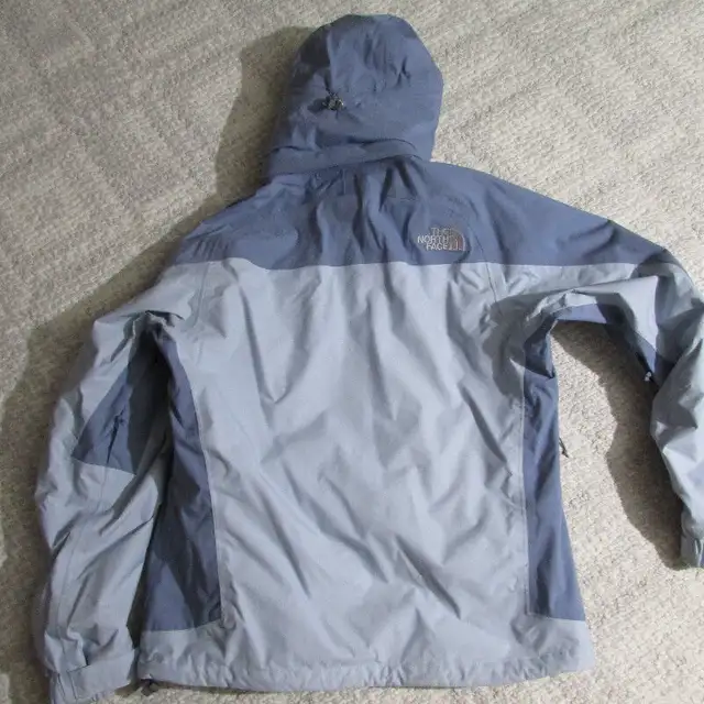 The North Face - Women's Jacket in Women's - Tops & Outerwear in Saskatoon - Image 5