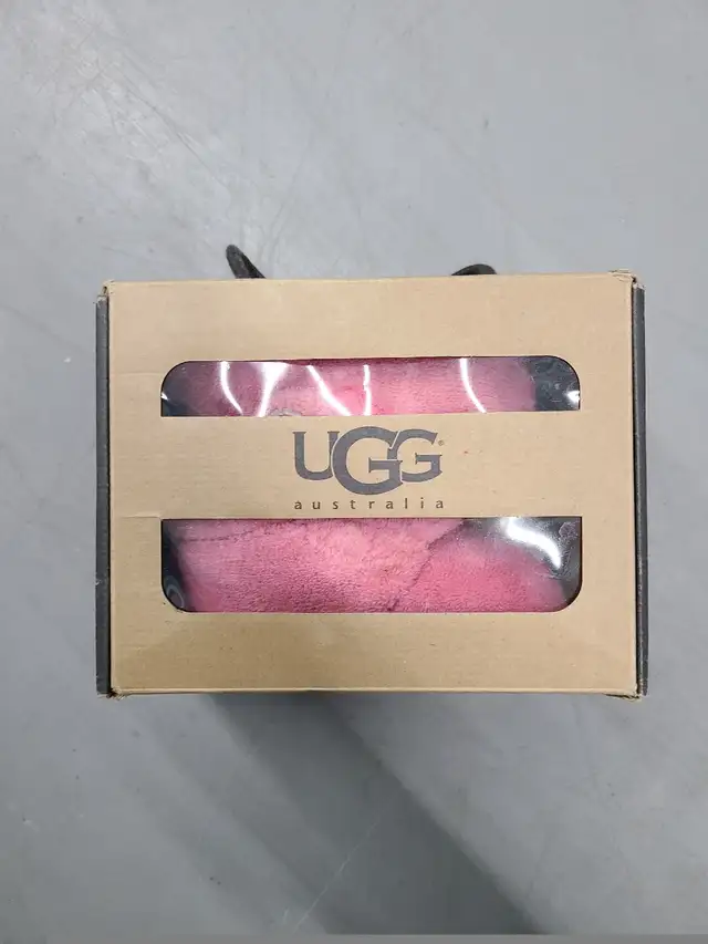 Ugg Bixbee infant child boots in Clothing - 12-18 Months in Markham / York Region - Image 3