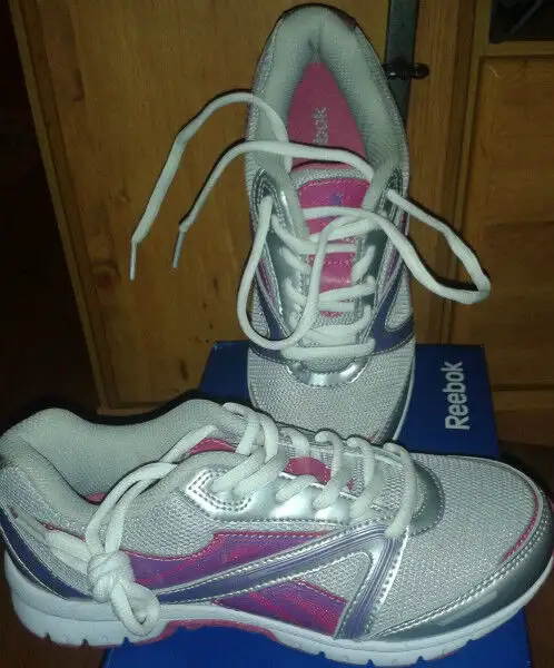 Des souliers Reebok pour filles Neufs dans des boîtesr in Kids & Youth in City of Montréal - Image 10