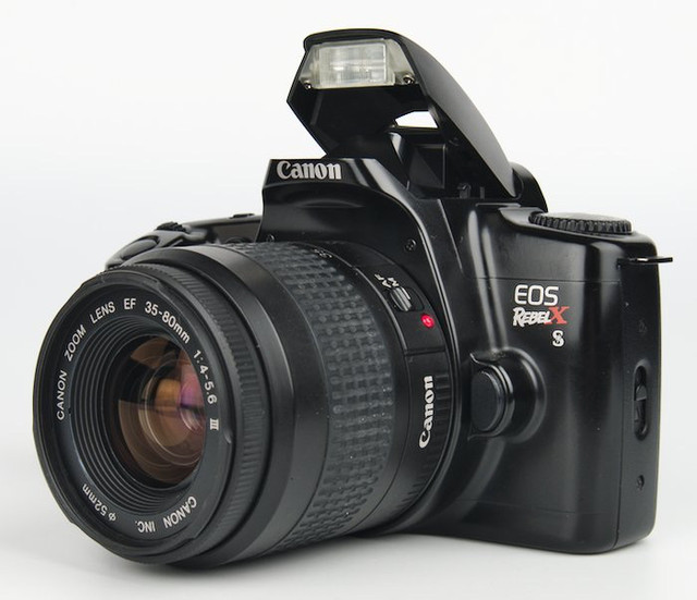 Canon EOS Rebel X/S Film Camera -Vintage in Cameras & Camcorders in North Bay