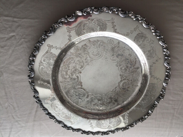 Pretty Plate  Vintage Old English Silverplate  11 inch round in Kitchen & Dining Wares in Oakville / Halton Region