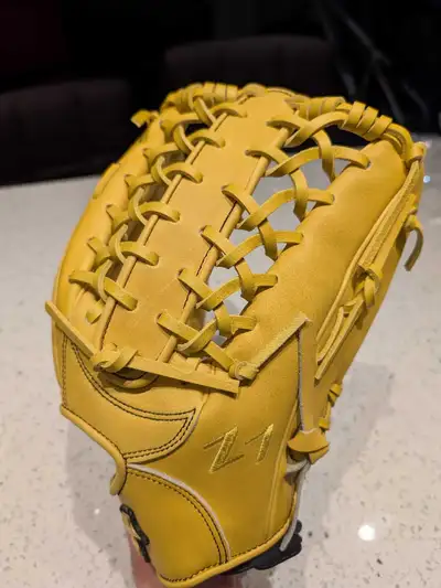 NEW SSK Z7 Outfielder glove 12.75" RHT, View more