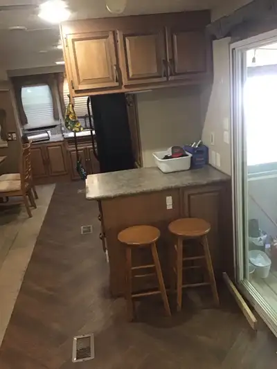 This 2014 40 ft one bedroom with large kitchen and living room is waiting for you Set up at O’Reilly...