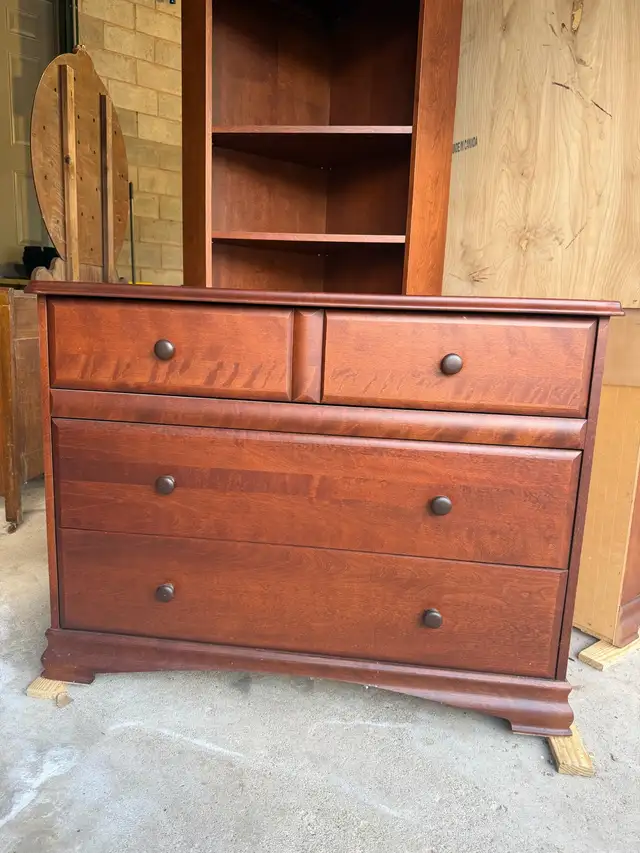 CHERRY WOOD FURNITURE SET – 3 MATCHING PIECES in Dressers & Wardrobes in Oakville / Halton Region - Image 5