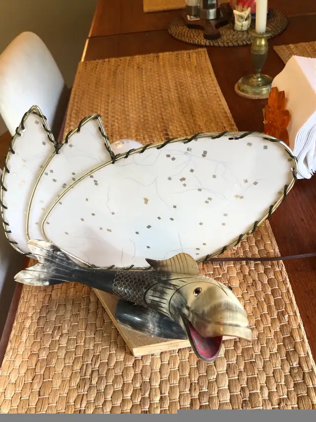 MCM Hand Carved Fish Lamp Made Horn, Wood & Fiberglass Shade in Arts & Collectibles in City of Toronto - Image 8