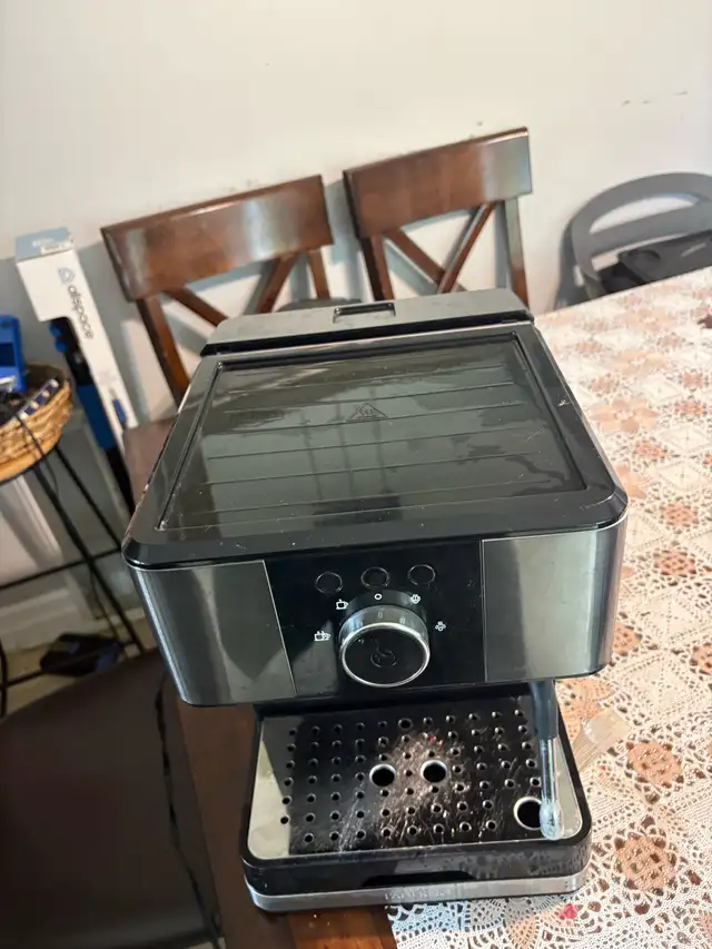 coffee machine  75 dollars482731840126986244