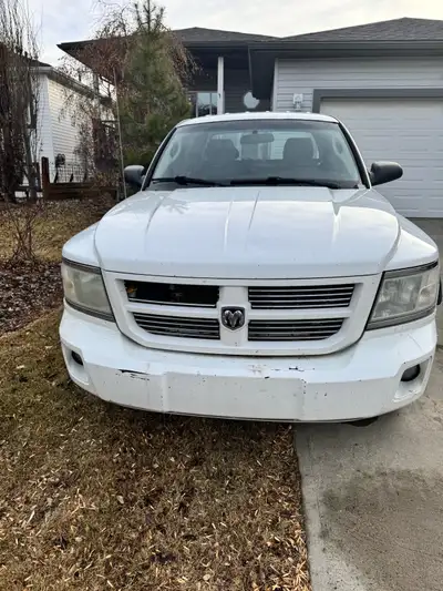 Brand new tires Tono cover Headache rack Runs great 4.7L V8 engine 4 wheel drive Upgraded exhaust Co...