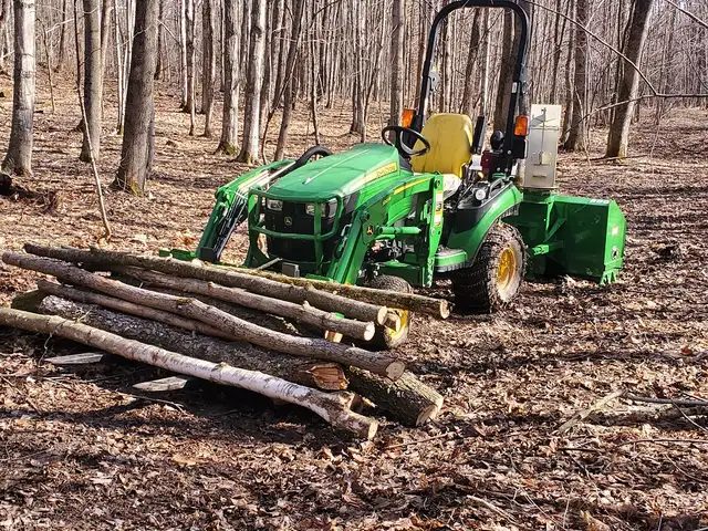 2017 John Deere 1025R 4WD Tractor with Attachments – 387 Hrs in Farming Equipment in Owen Sound - Image 8