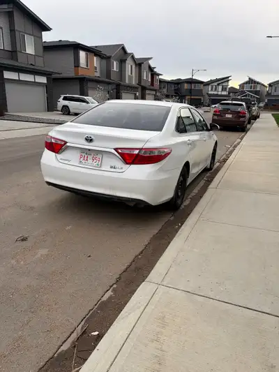 2016 Toyota Camry LE Hybrid, 124,000 km, Has minor hail damage, active status
