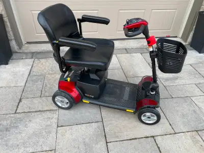 Pride Go Go Elite 4 Wheel Scooter in great condition with new battery and 22KM range on one charge.