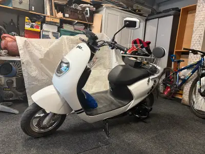 Scooter électrique Gio 2023 Acheté neuf au concessionnaire