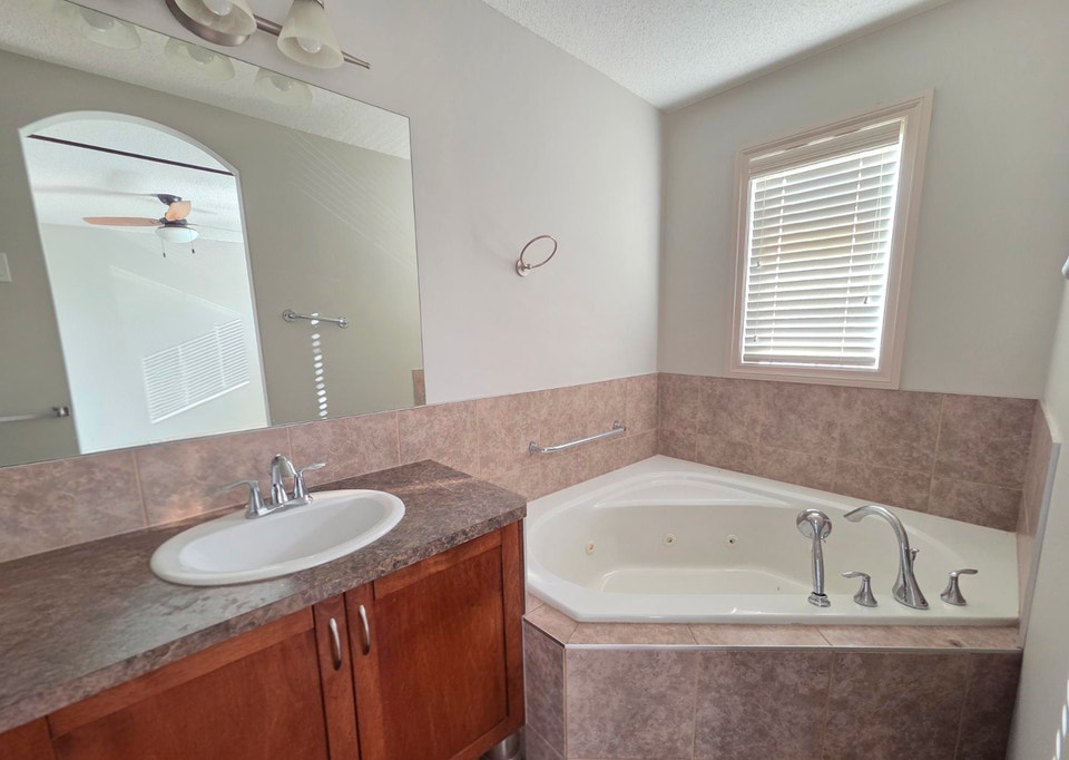 BEST VALUE IN AIRDRIE! 3bd 3bth Dbl garage, yard & deck 3