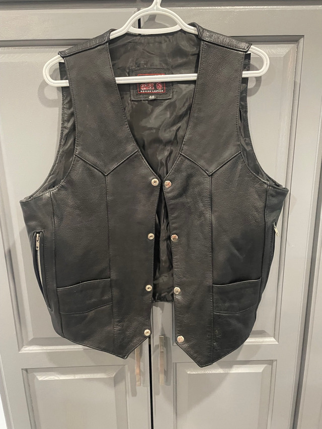 Brand new genuine leather vest size 40 in Clothing, Shoes & Accessories in Oshawa / Durham Region - Image 2