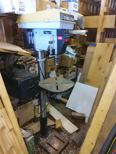 Delta Drill Press, Floor Model #17-965 With Vise 115 Volt (Pick-Up Only in Kaladar ONT ) $350 o.b.o....