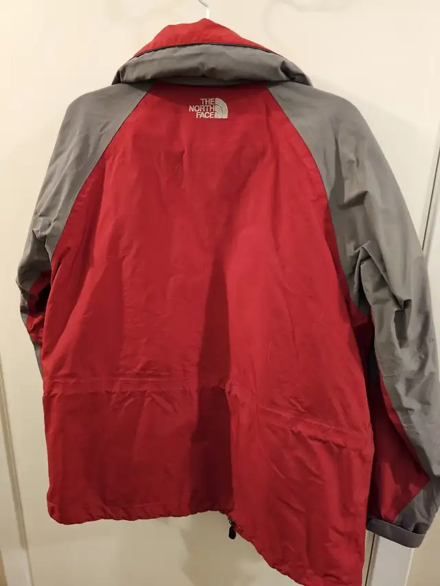 north face shell jacket hyvent  medium in Women's - Tops & Outerwear in Edmonton - Image 3