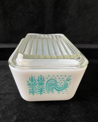 Vintage Pyrex Amish Butterprint Refrigerator Dish 502 with Lid