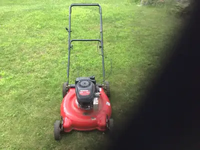 Tondeuse Yard Machine. 4.5 hp 21 po, View more