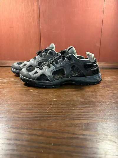 These are a pair of Salomon Techamphibian water and trail hiking sandals for men, in size 14. Featur...