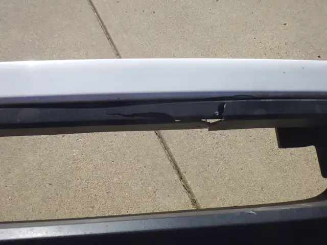 Ford Ranger front bumper with fog lights. in Auto Body Parts in Edmonton - Image 3